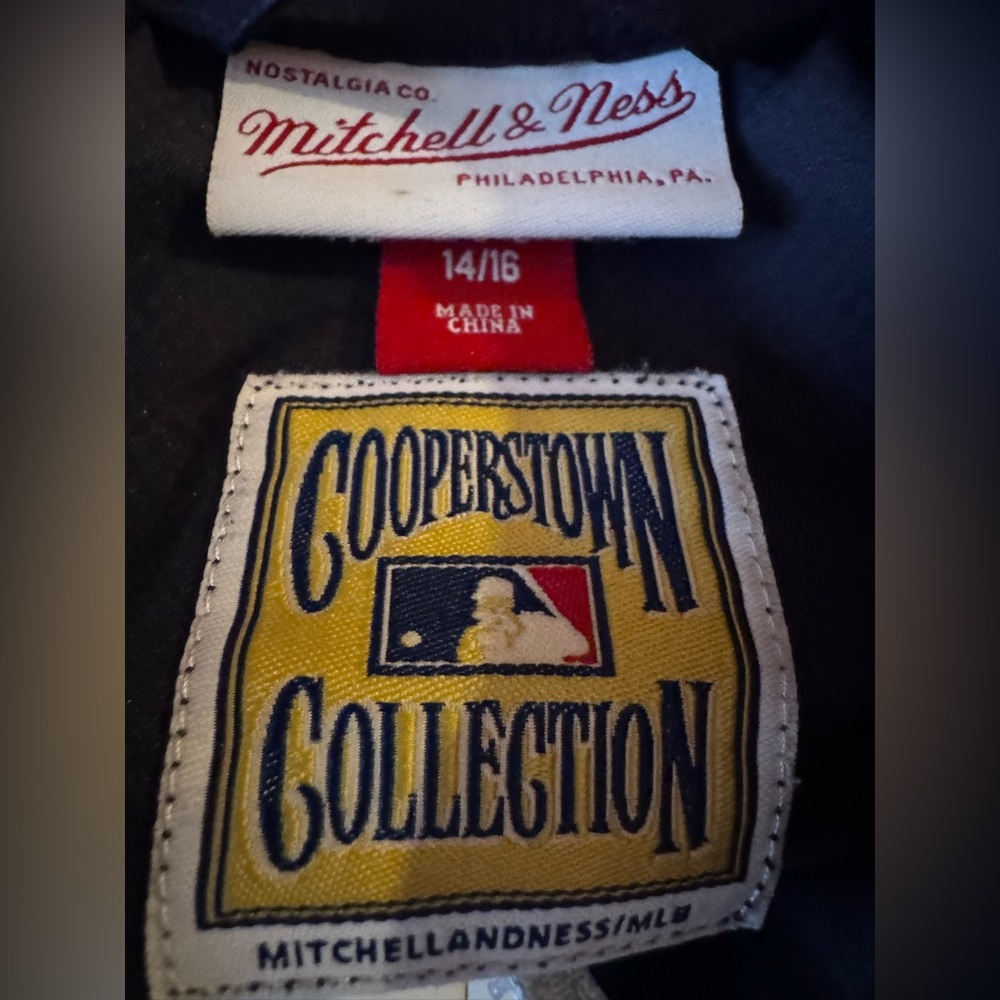 Mitchell & Ness YANKEE Kids Nylon Hooded Jacket in Size L (14/16) GUC - Picture 4 of 5